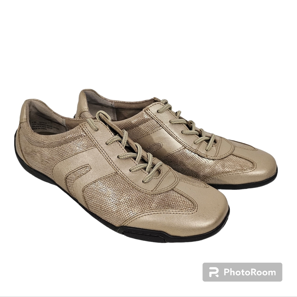 Array gold womens leather shoe sz 8